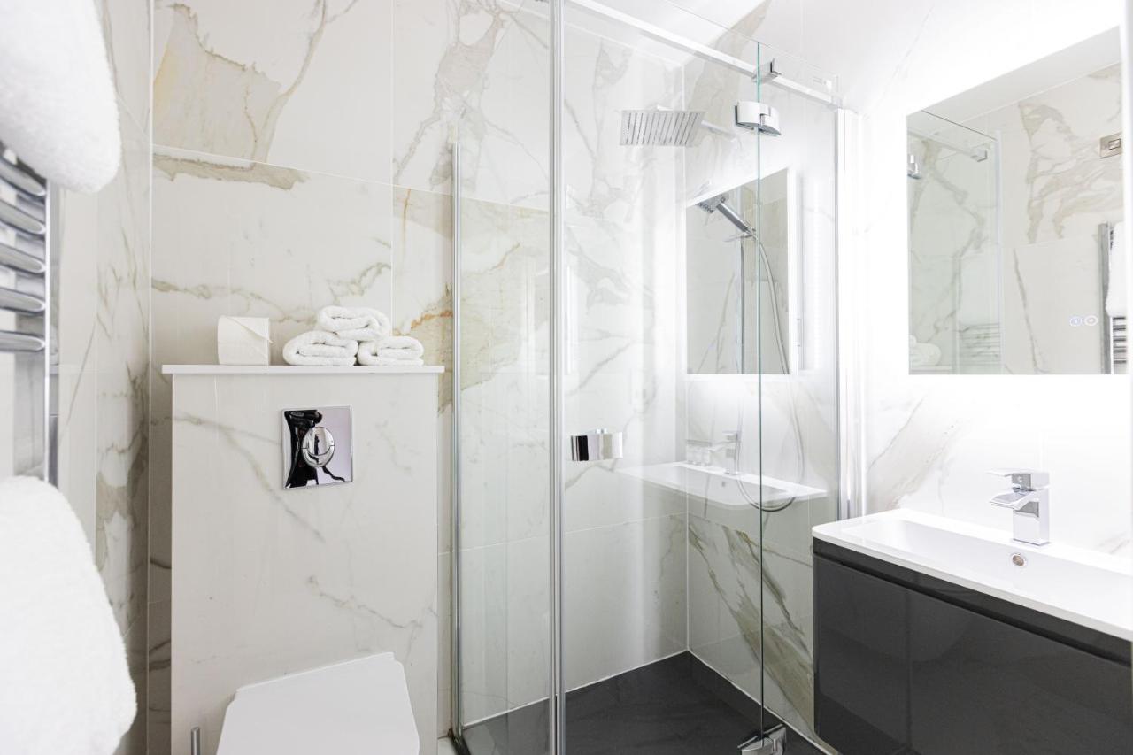 Curran Gate Luxury Serviced Apartments, ポートラッシュ エクステリア 写真