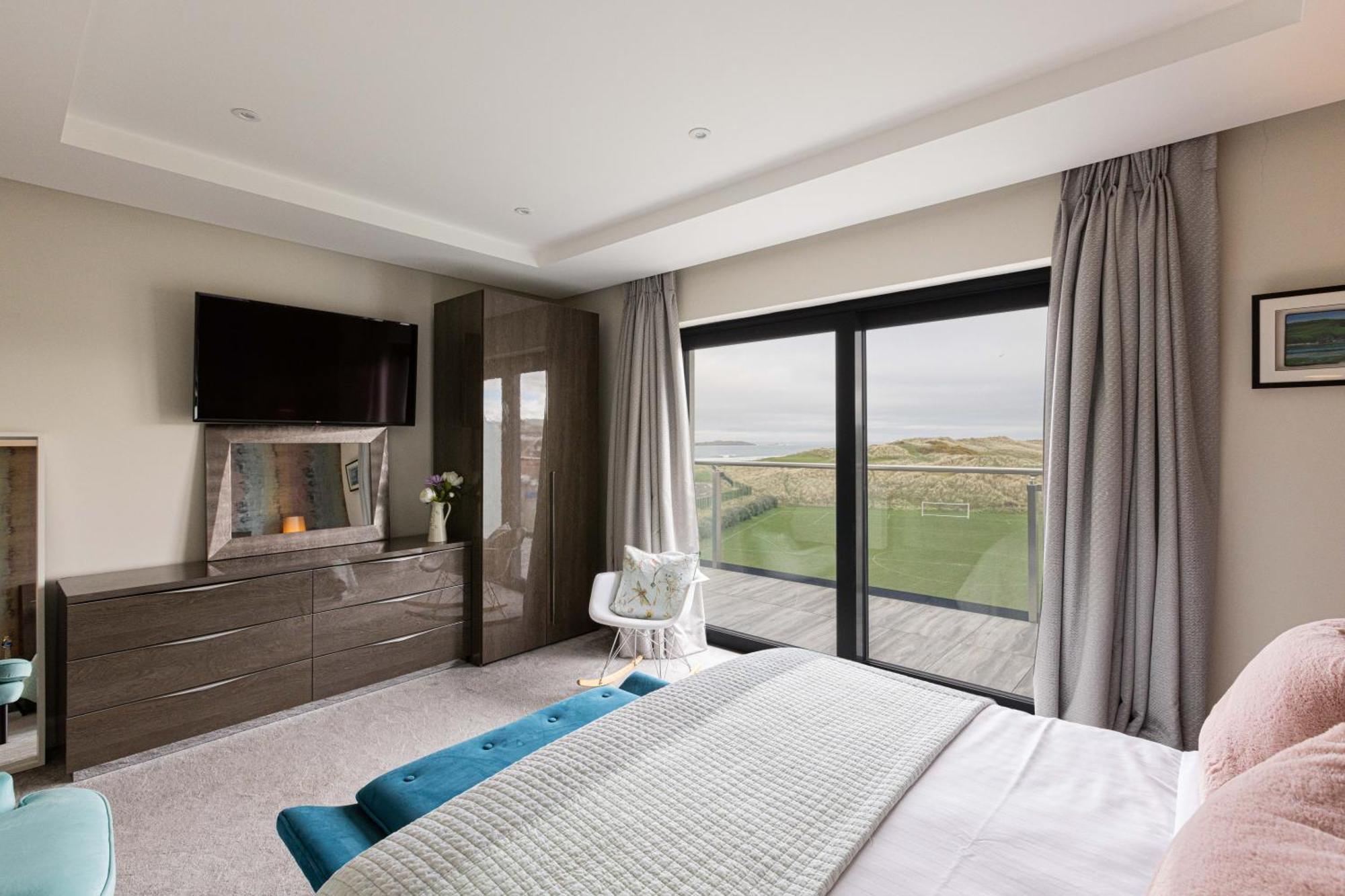 Curran Gate Luxury Serviced Apartments, ポートラッシュ エクステリア 写真