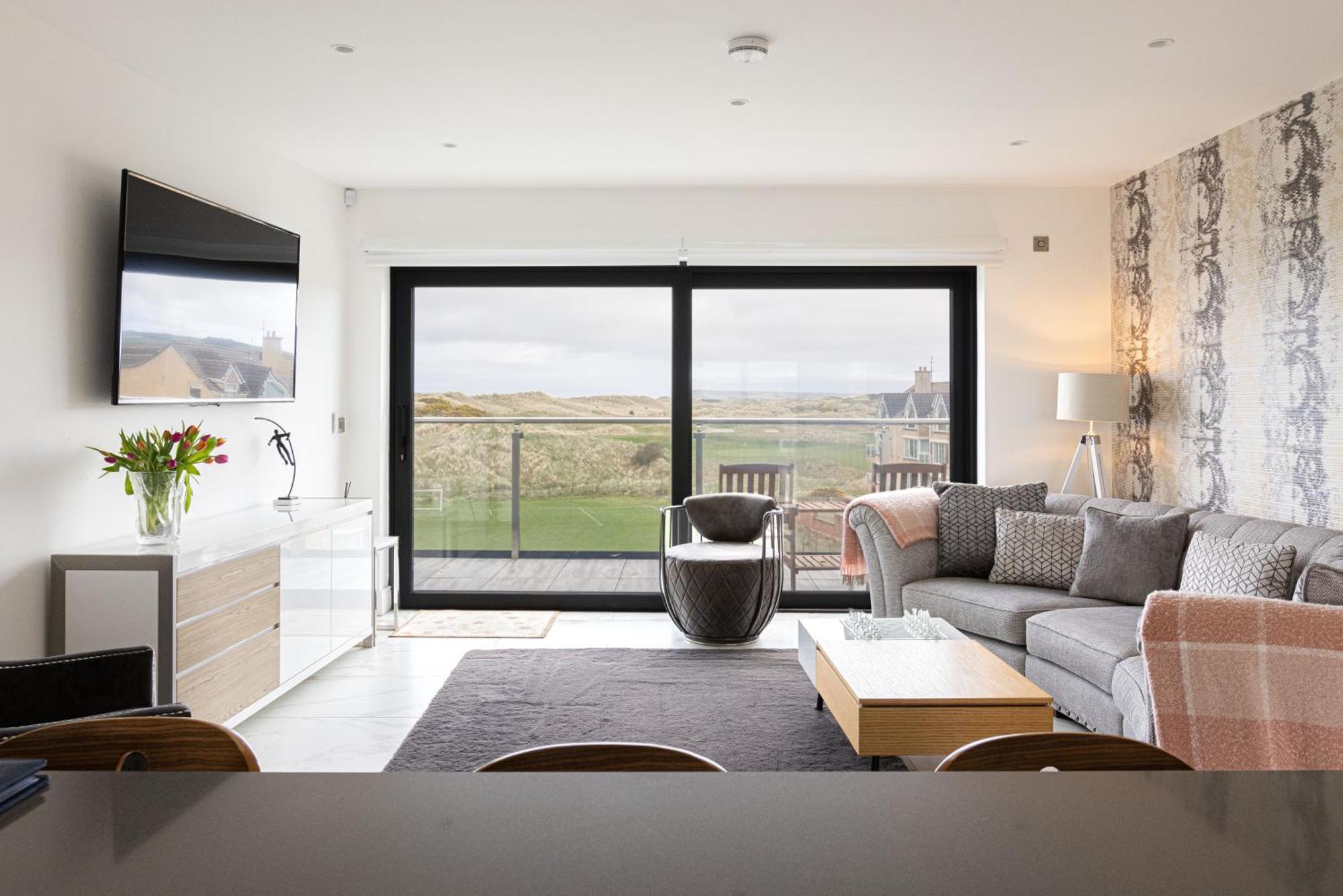 Curran Gate Luxury Serviced Apartments, ポートラッシュ エクステリア 写真