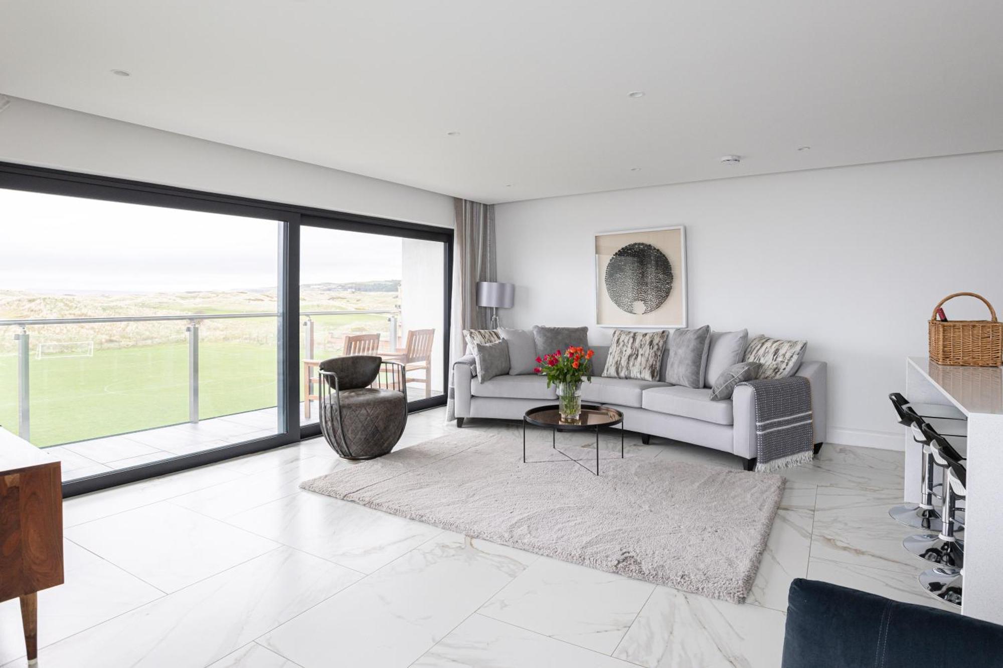 Curran Gate Luxury Serviced Apartments, ポートラッシュ エクステリア 写真
